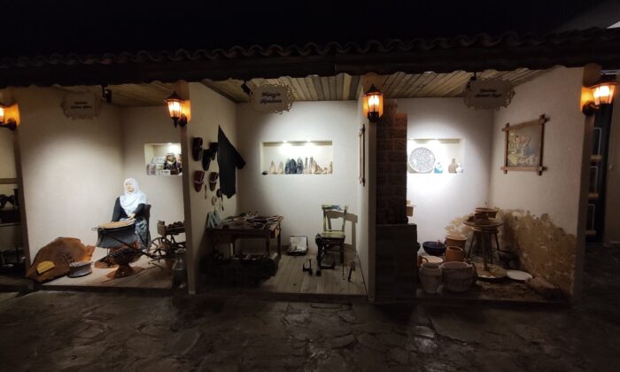 (Özel) Müzeye giren 100 yıl öncesinin esnafını görüyor