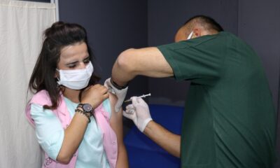 (Özel) Sağlık ekipleri fabrikaları tek tek gezerek aşı yapıyor