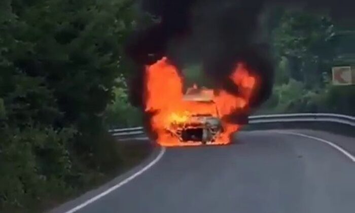 (Özel) Şile’de yol ortasında yanan araç alev topuna döndü