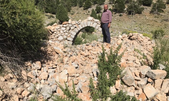 (ÖZEL) Tarihi Nodar Han ve hana ait kemerli kuyu define avcıları tarafından talan edildi