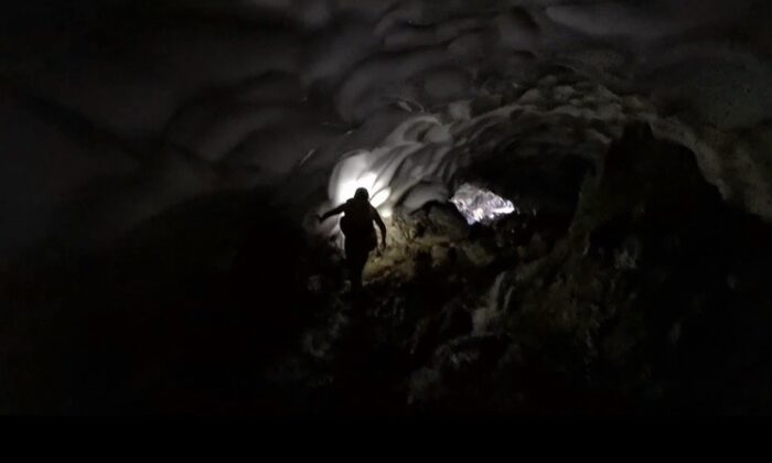 (Özel) Yazın ortasında buz tüneli