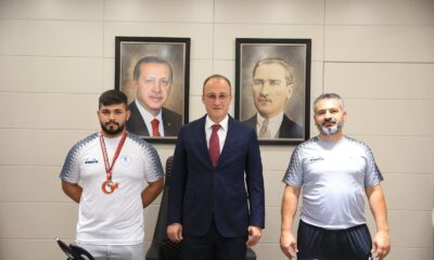 Pamukkale Belediyesporlu rekortmen halterciye milli davet