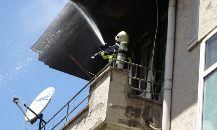 Para vermeyen eşine kızdı, evi küle döndürdü