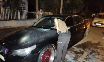 Park halindeki otomobil, üzerine benzin dökülerek kundaklandı