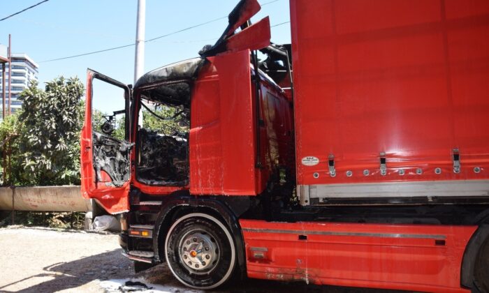 Park halindeki tır yandı