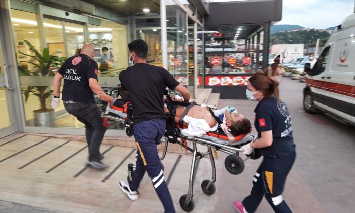 Pat pat ile motosiklet çarpıştı: 1 yaralı