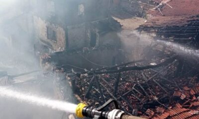 Patlayan piknik tüpü kerpiç evi kül etti