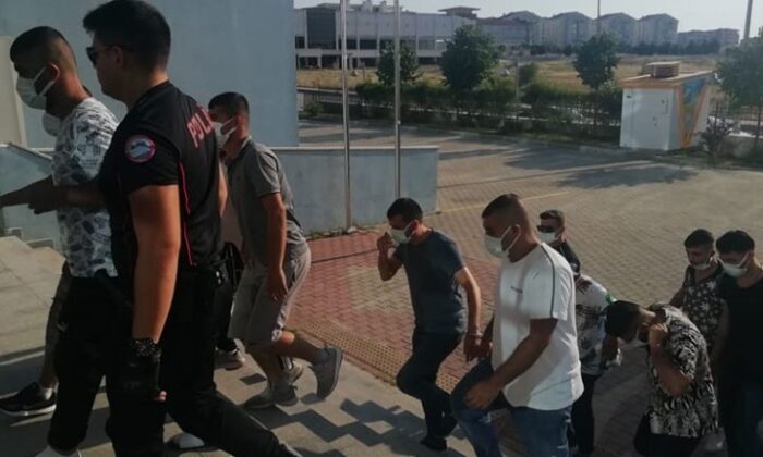 Polis silahlı saldırıyı önledi: 12 gözaltı