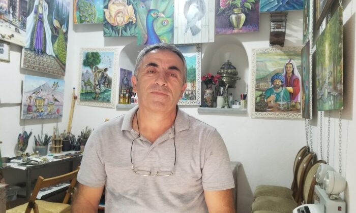 Polislikten ressamlığa uzanan sanat aşkı