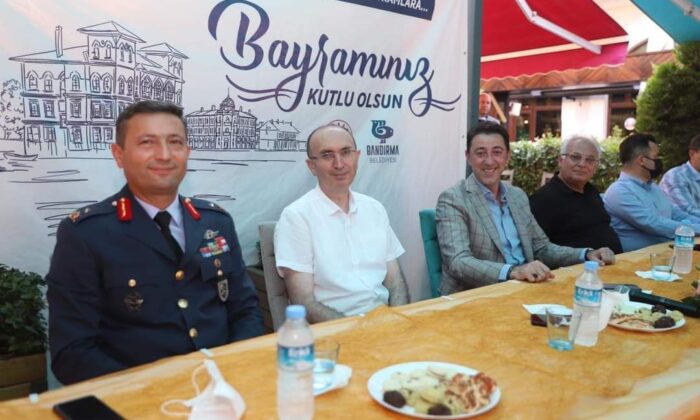 Protokol bayramlaşmasına veda mesajları damga vurdu