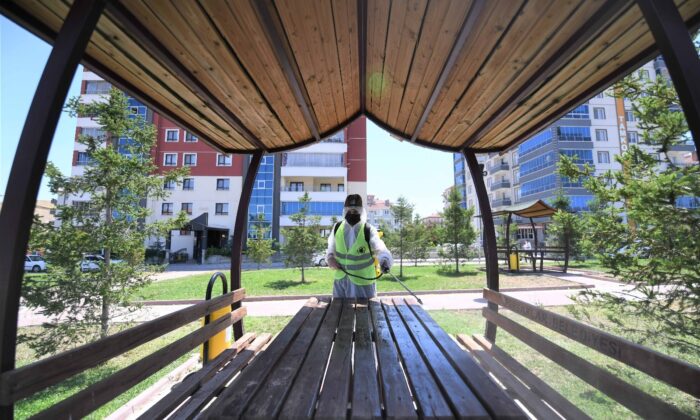 Pursaklar’da parklar korona virüse karşı güven altında