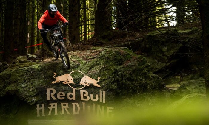 Red Bull Hardline Dağ Bisikleti’nin kazananı Briton Bernard Kerr oldu