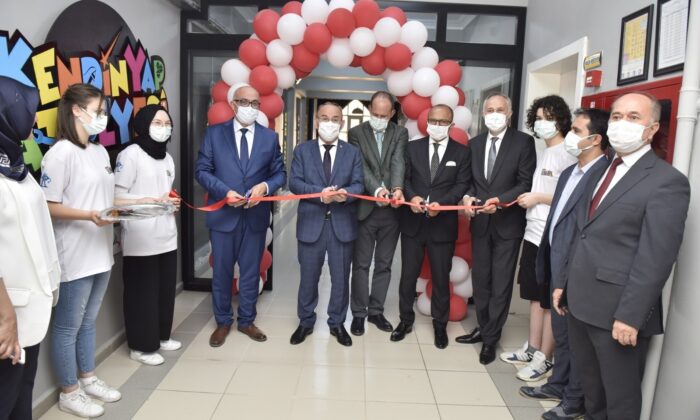 Rektör Ataç ’Kendin Yap Atölyesi’ açılışına katıldı