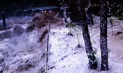 Rize’de 22 Temmuz günü yaşanan sel anı güvenlik kameralarına yansıdı