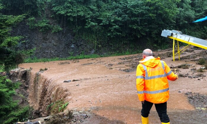 Rize’de şiddetli sağanak yağış etkili oldu