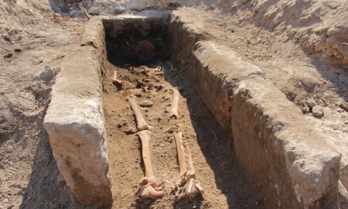 Roma çeşmesinin yanında bin yıllık iskelet bulundu