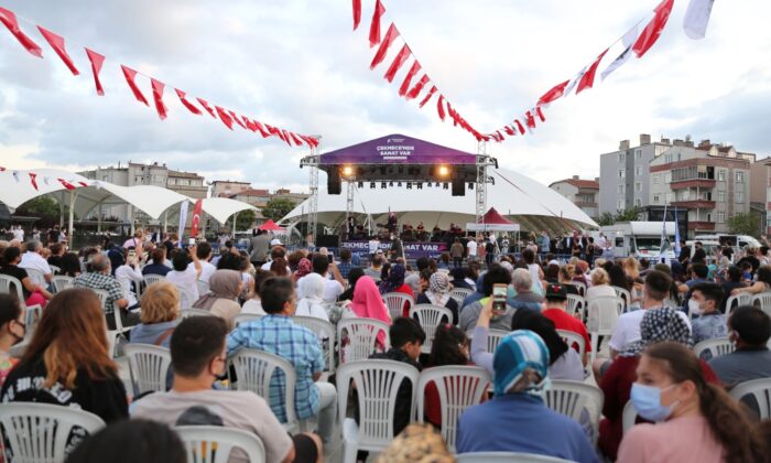 Rumelili Ekrem Küçükçekmece’de hemşerileriyle buluştu