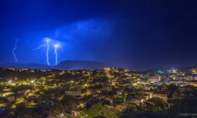 Safranbolu’da şimşekler geceyi aydınlattı