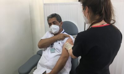 Sağlık çalışanları ve 50 yaş üzeri vatandaşlar için 3. doz aşı uygulaması başladı