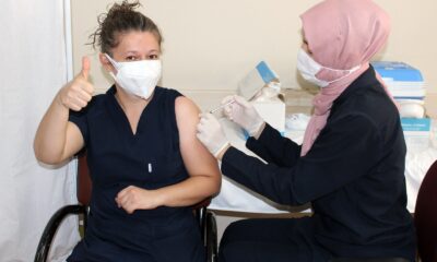 Sağlık çalışanlarına 3. doz aşıları uygulanıyor
