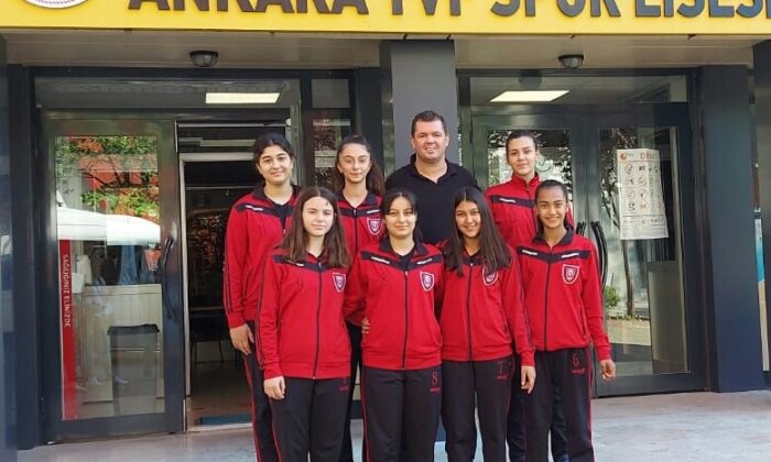 Salihli Kudret Demir Ortaokulu, Voleybol Lisesine 7 öğrenci gönderdi