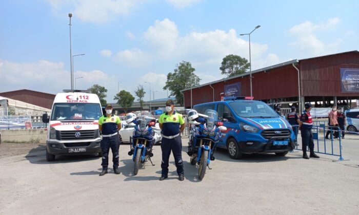 Sancaktepe’de jandarma kurban satış ve kesim yerlerini denetledi