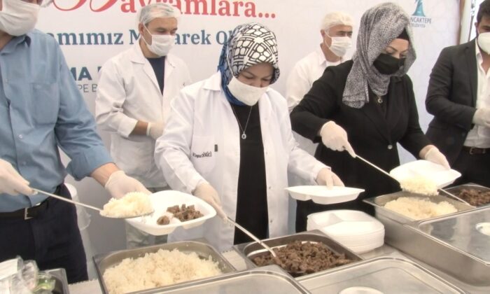 Sancaktepe’de kurban kesim alanında kavurma ziyafeti