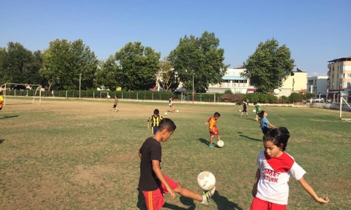 Sarıgöl’de yaz voleybol ve futbol kursları açıldı