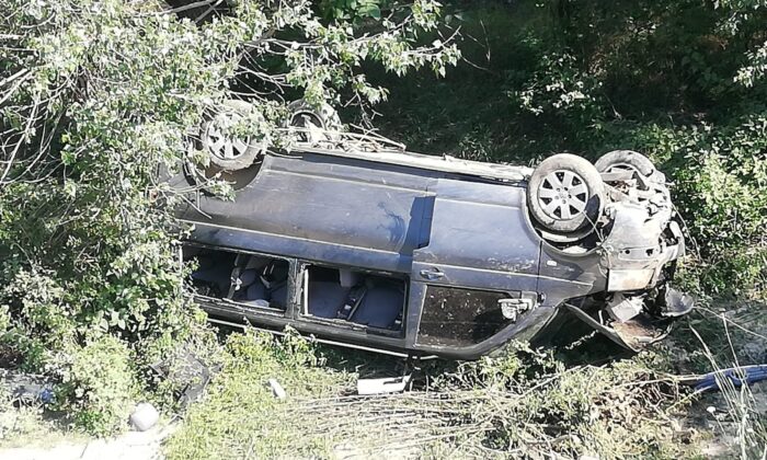 Sarımsak işçilerini taşıyan minibüs uçuruma yuvarlandı: 1 ölü, 8 yaralı