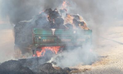 Satmaya geldiği 30 ton saman alev alev yandı