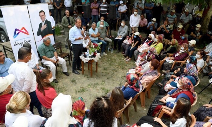 Seçer: “Siyaseti sokakta yapmak, vatandaşla iç içe olmak bizi başarına götürür”