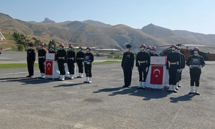 Şehit askerler için uğurlama töreni