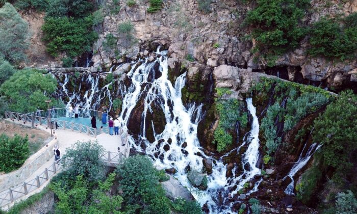 Serinlemek isteyen Tomara Şelalesi’nin yolunu tutuyor