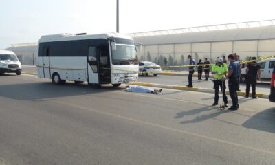 Servis minibüsü motosiklete çarptı: Anne ve oğlunu ölüm ayırdı