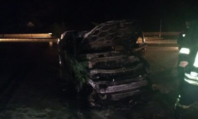 Seyir halindeki otomobil alev aldı