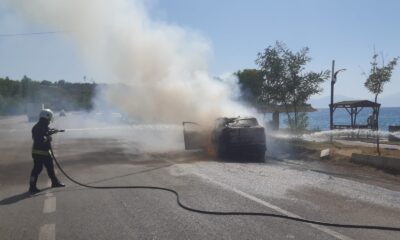 Seyir halindeki otomobil alev alev yandı