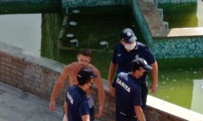 Sıcaktan bunalan vatandaşlar çareyi süs havuzlarına girmekte buldu