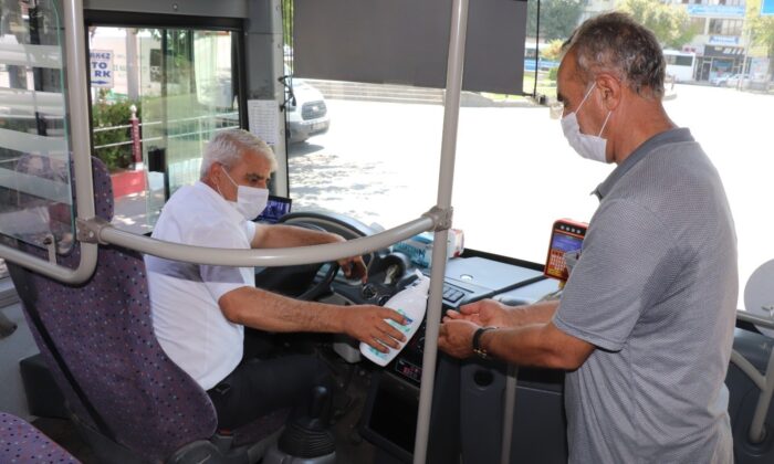 Siirt Belediyesinden toplu taşıma araçlarına maske ile dezenfektan desteği