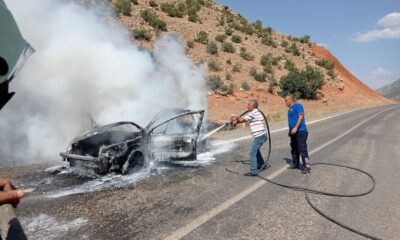 Siirt’te seyir halindeki bir araç aniden alev aldı
