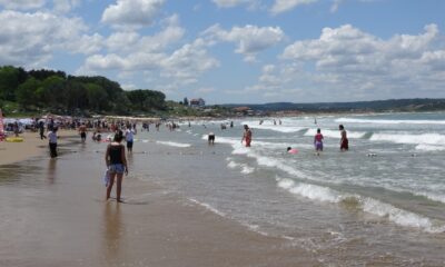 Şile’de denize girme yasağına rağmen plajlar doldu taştı