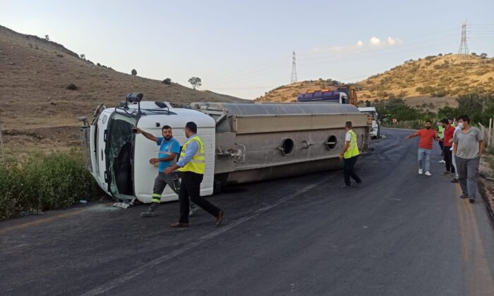 Sincan’da kontrolden çıkan tanker devrildi
