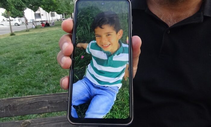 Site içinde hız yapan aracın altında kalan 6 yaşındaki çocuk feci şekilde can verdi