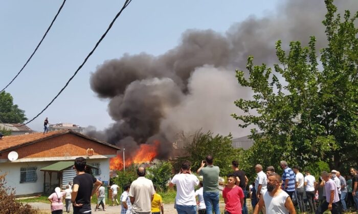 Sultanbeyli’de bayram günü çıkan yangın mahalleliyi sokağa döktü