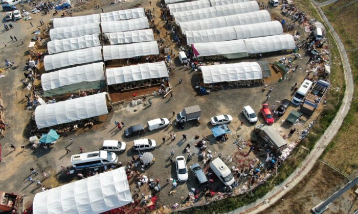 Sultangazi kurban pazarında hareketlilik havadan görüntülendi