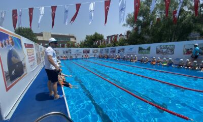 Sultangazi’de çocuklar yüzme havuzlarında yazın tadını çıkartıyor