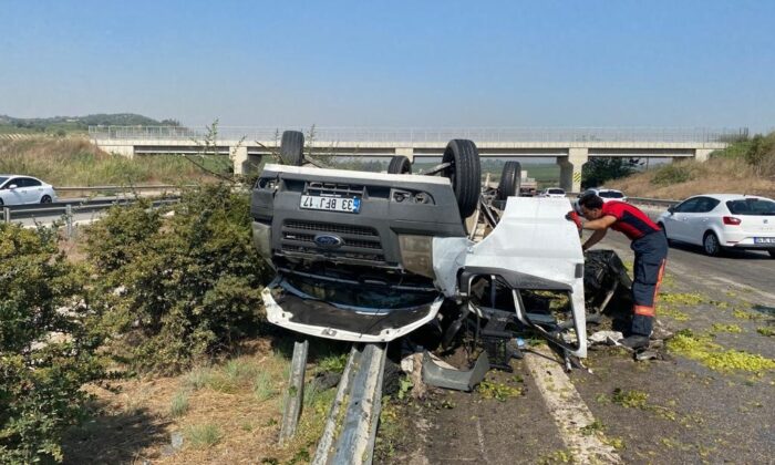 Takla atan araçtaki 2 kişi yaralandı