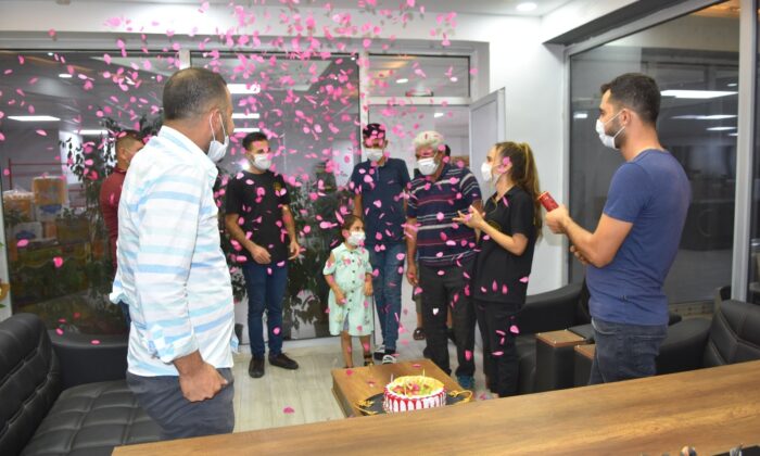 Talasemi hastasına markette doğum günü sürprizi