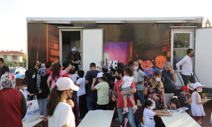 Talas’ta açık havada çocuk tiyatrosu düzenlendi