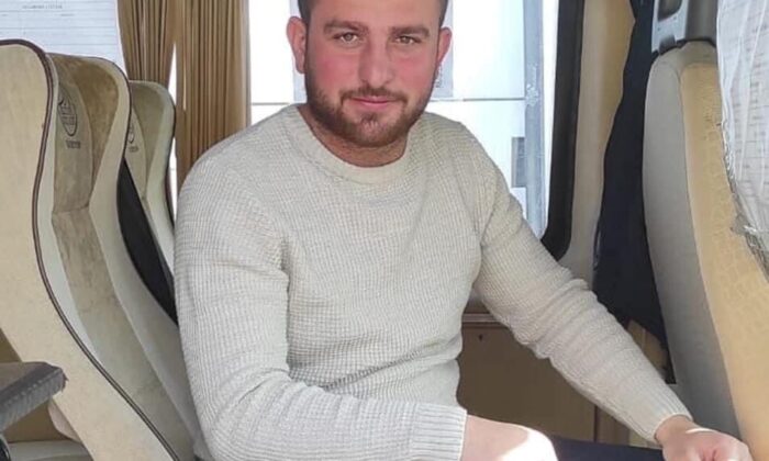 Tamir etmek istediği minibüsünün altına kalan genç, hastanede hayatını kaybetti