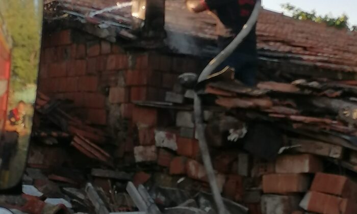 Tandırlık yangını korkuttu